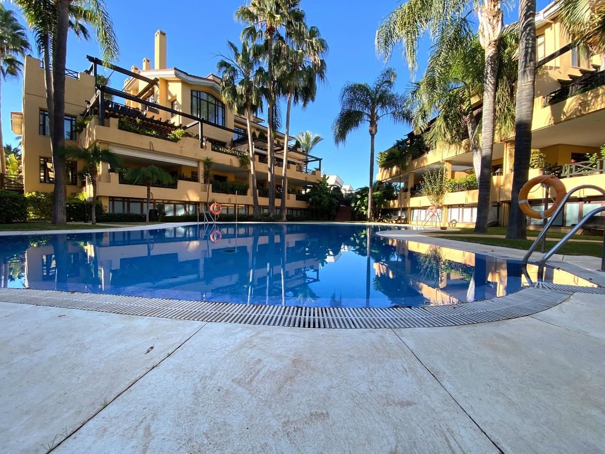 2 bedroom Apartment for sale in Puerto Banus with garage - € 1,200,000 (Ref: 8267607)