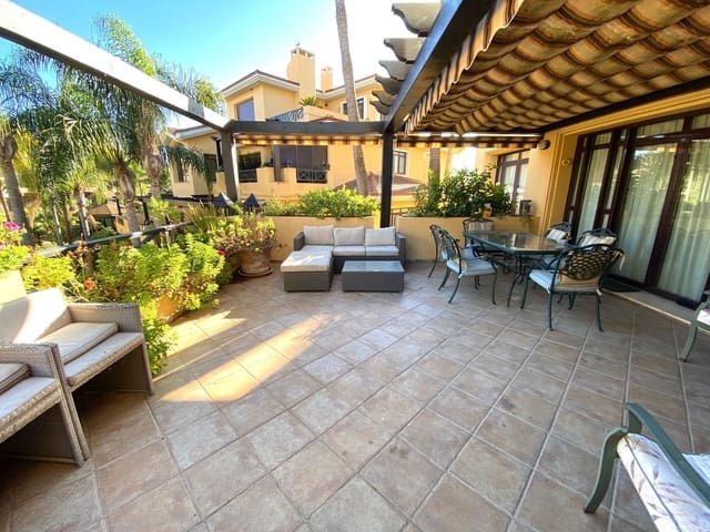 2 soverom Leilighet til salgs i Puerto Banus, Marbella med garasje - € 1 200 000 (Ref: 8267607)