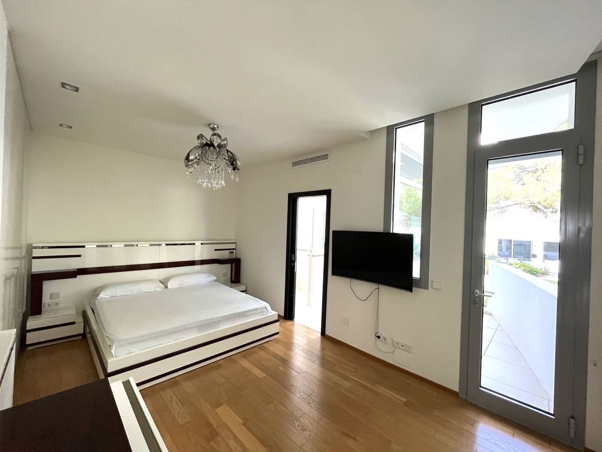 3 bedroom Terraced Villa for rent in Marbella with garage - € 5,500 (Ref: 8267608)