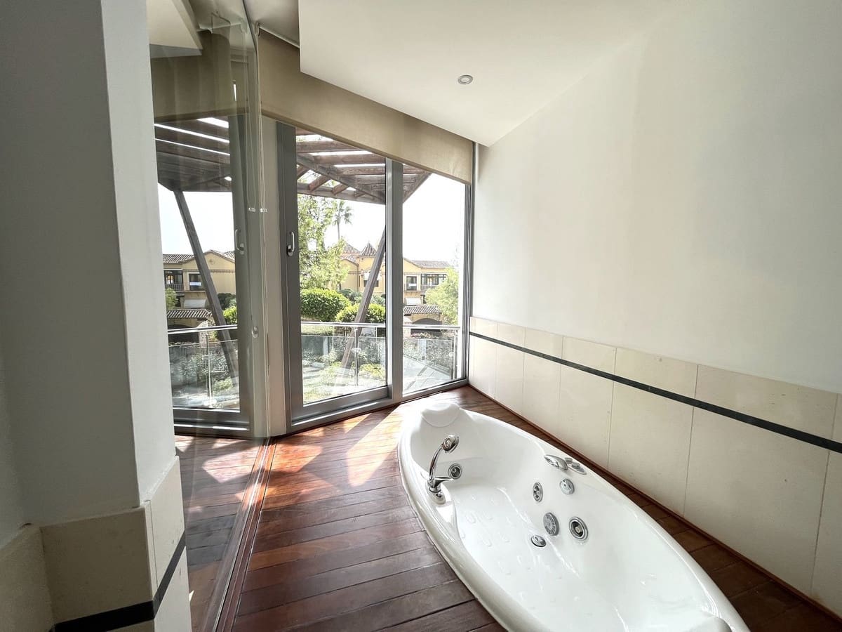 3 bedroom Terraced Villa for rent in Marbella with garage - € 5,500 (Ref: 8267608)