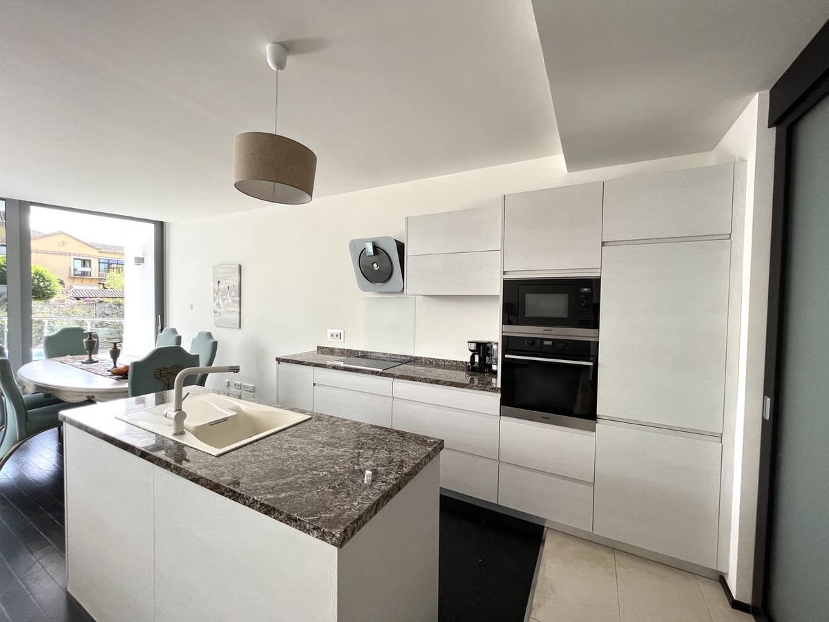 3 bedroom Terraced Villa for rent in Marbella with garage - € 5,500 (Ref: 8267608)