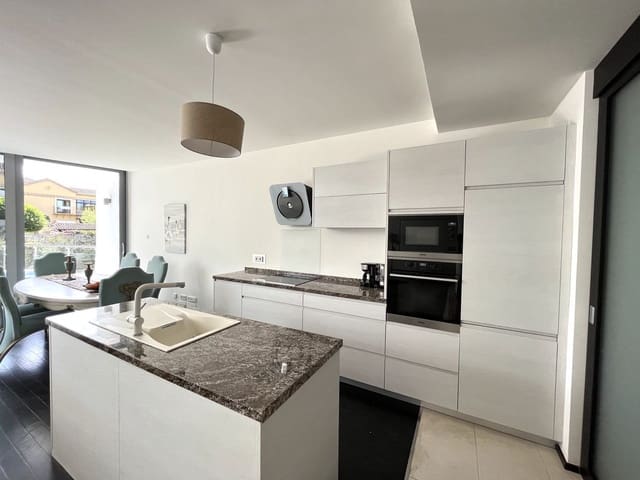 3 soverom Rekkehus til leie i Sierra Blanca, Marbella med garasje - € 5 500 (Ref: 8267608)