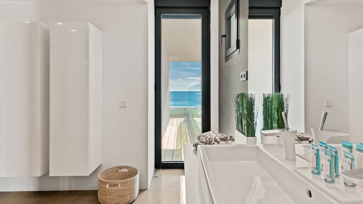 6 soverom Villa til salgs i Marbella med garasje - € 6 500 (Ref: 8288939)