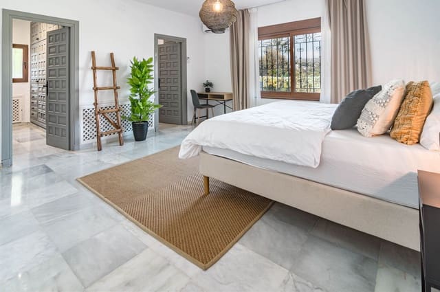 5 camera da letto Villa da affittare in Río Real, Marbella con garage - 6.000 € (Rif: 8308881)