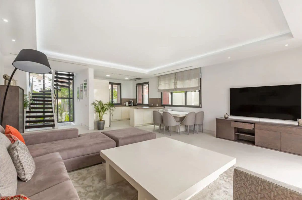 Villa/Maison de 5 chambres de location de vacances à Golden Mile - 10 000 € (Ref: 8315805)