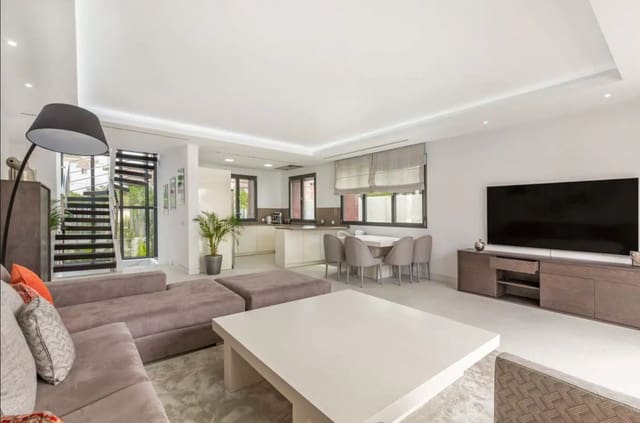 Villa/Maison de 5 chambres de location de vacances à Lomas De Marbella, Marbella - 10 000 € (Ref: 8315805)