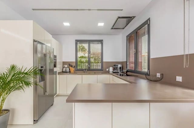 Villa/Maison de 5 chambres de location de vacances à Lomas De Marbella, Marbella - 10 000 € (Ref: 8315805)