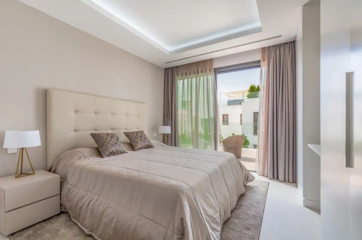 Villa/Maison de 5 chambres de location de vacances à Golden Mile - 10 000 € (Ref: 8315805)