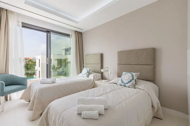 Villa/Maison de 5 chambres de location de vacances à Lomas De Marbella, Marbella - 10 000 € (Ref: 8315805)