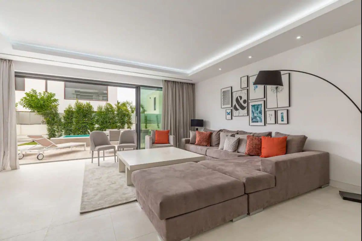 Villa/Maison de 5 chambres de location de vacances à Golden Mile - 10 000 € (Ref: 8315805)