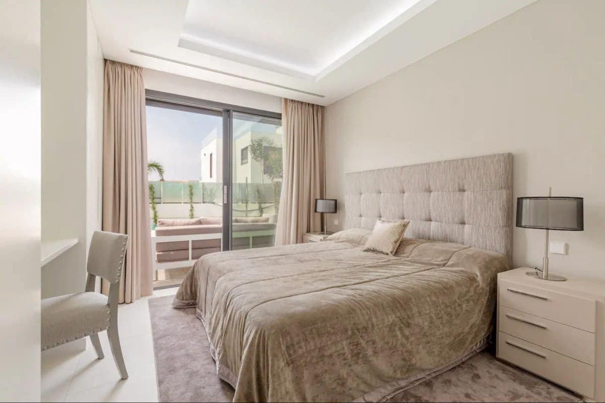 Villa/Maison de 5 chambres de location de vacances à Golden Mile - 10 000 € (Ref: 8315805)