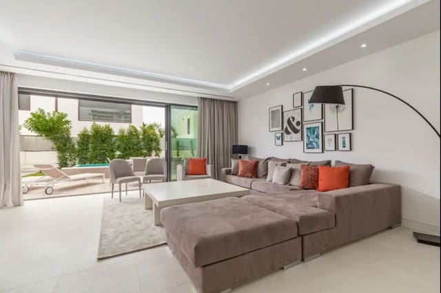 Villa/Maison de 5 chambres de location de vacances à Lomas De Marbella, Marbella - 10 000 € (Ref: 8315805)