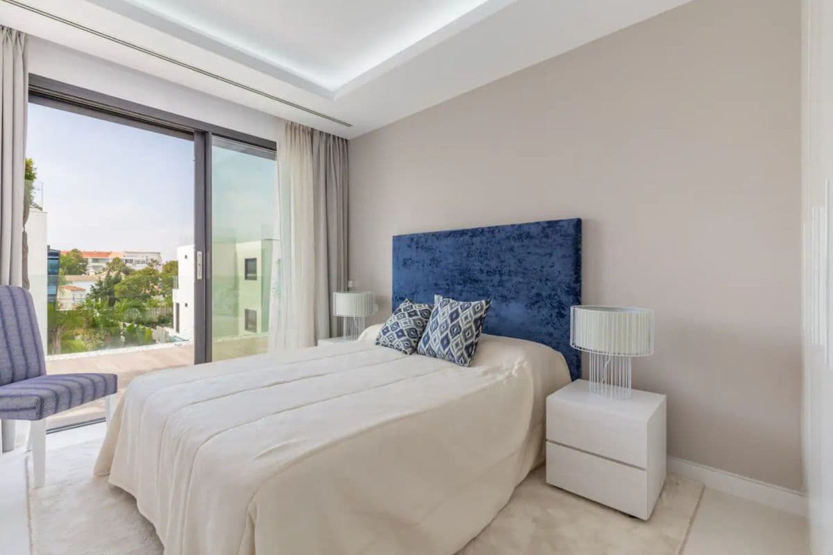 Villa/Maison de 5 chambres de location de vacances à Golden Mile - 10 000 € (Ref: 8315805)