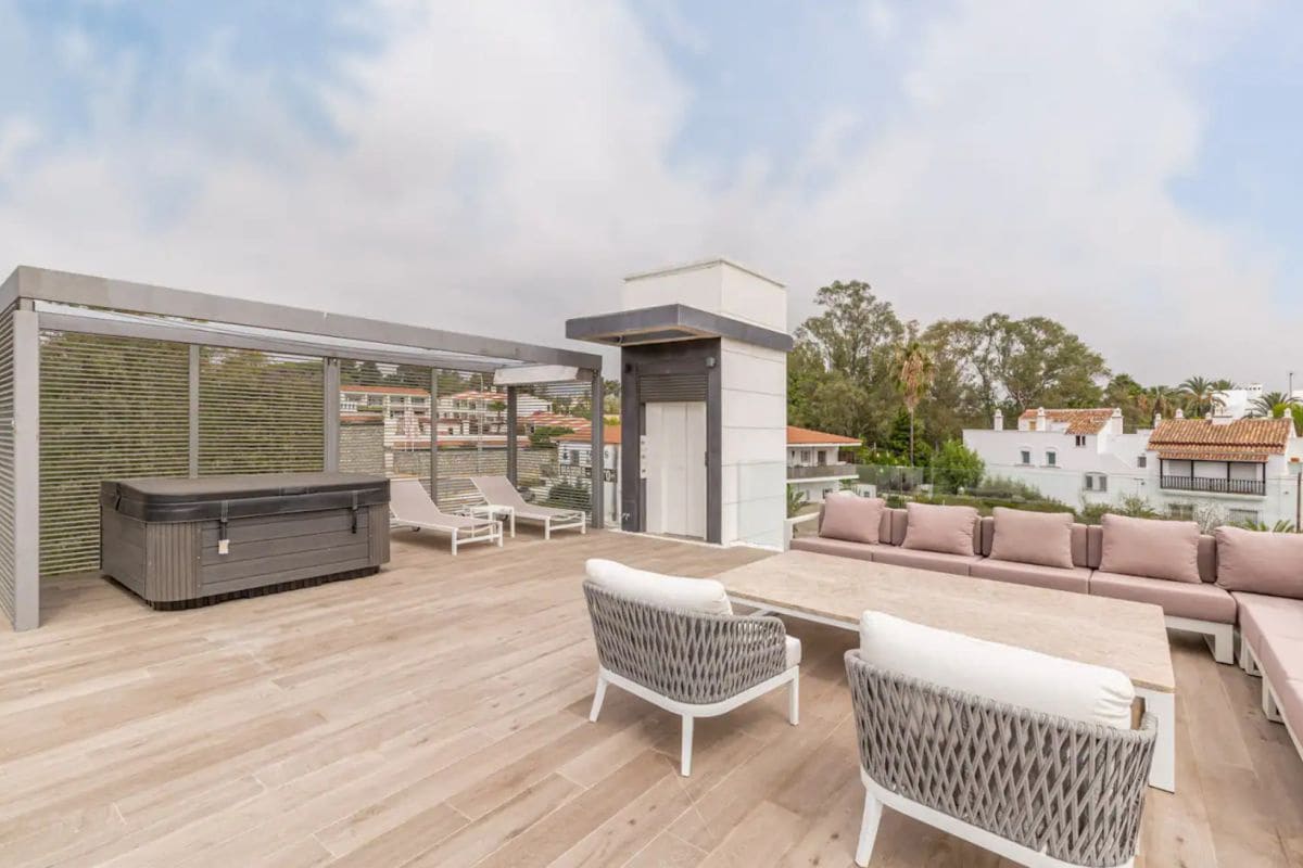 Villa/Maison de 5 chambres de location de vacances à Golden Mile - 10 000 € (Ref: 8315805)