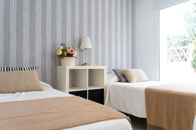 3 quarto Casa em Banda para arrendamento para férias em Las Chapas, Marbella - 3 500 € (Ref: 8332095)