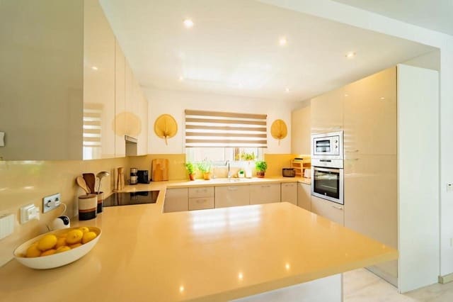 Chalet de 4 habitaciones en Marbesa, Marbella en alquiler con garaje - 6.500 € (Ref: 8334630)