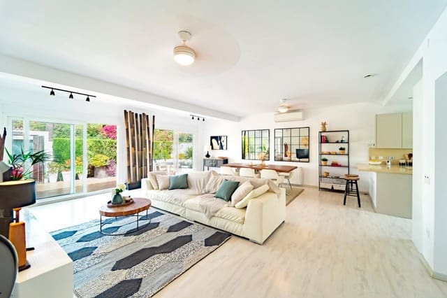 Chalet de 4 habitaciones en Marbesa, Marbella en alquiler con garaje - 6.500 € (Ref: 8334630)