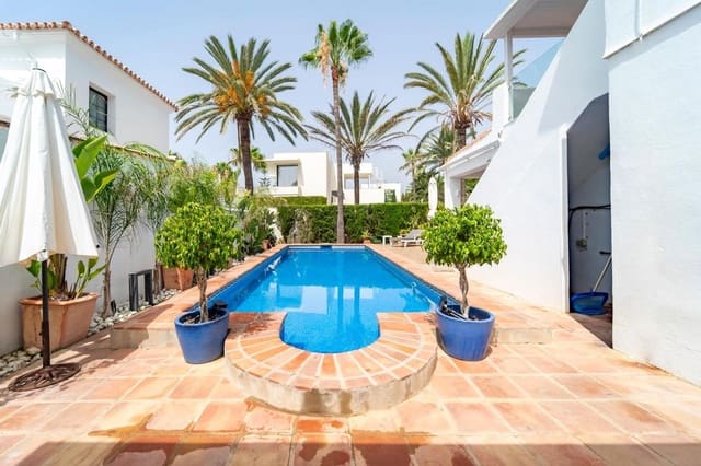 Chalet de 4 habitaciones en Marbesa, Marbella en alquiler con garaje - 6.500 € (Ref: 8334630)