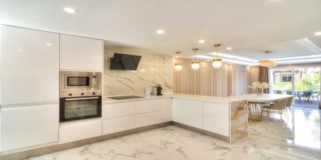 4 makuuhuone Rivitalo vuokrattavana paikassa La Dama de Noche - La Alzambra, Marbella mukana 
autotalli - 3 900 € (Ref: 8456833)