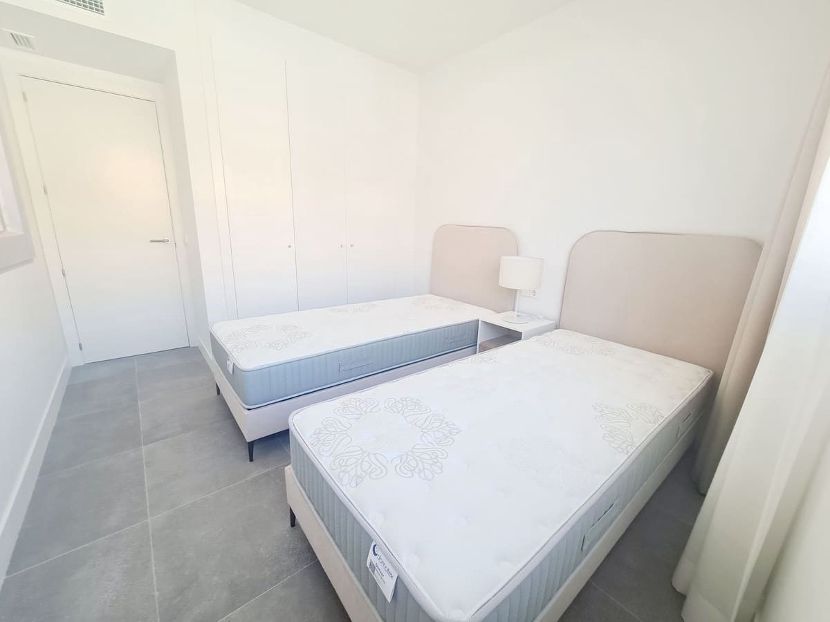 3 quarto Moradia em Banda para arrendar em El Faro com garagem - 3 400 € (Ref: 8498658)