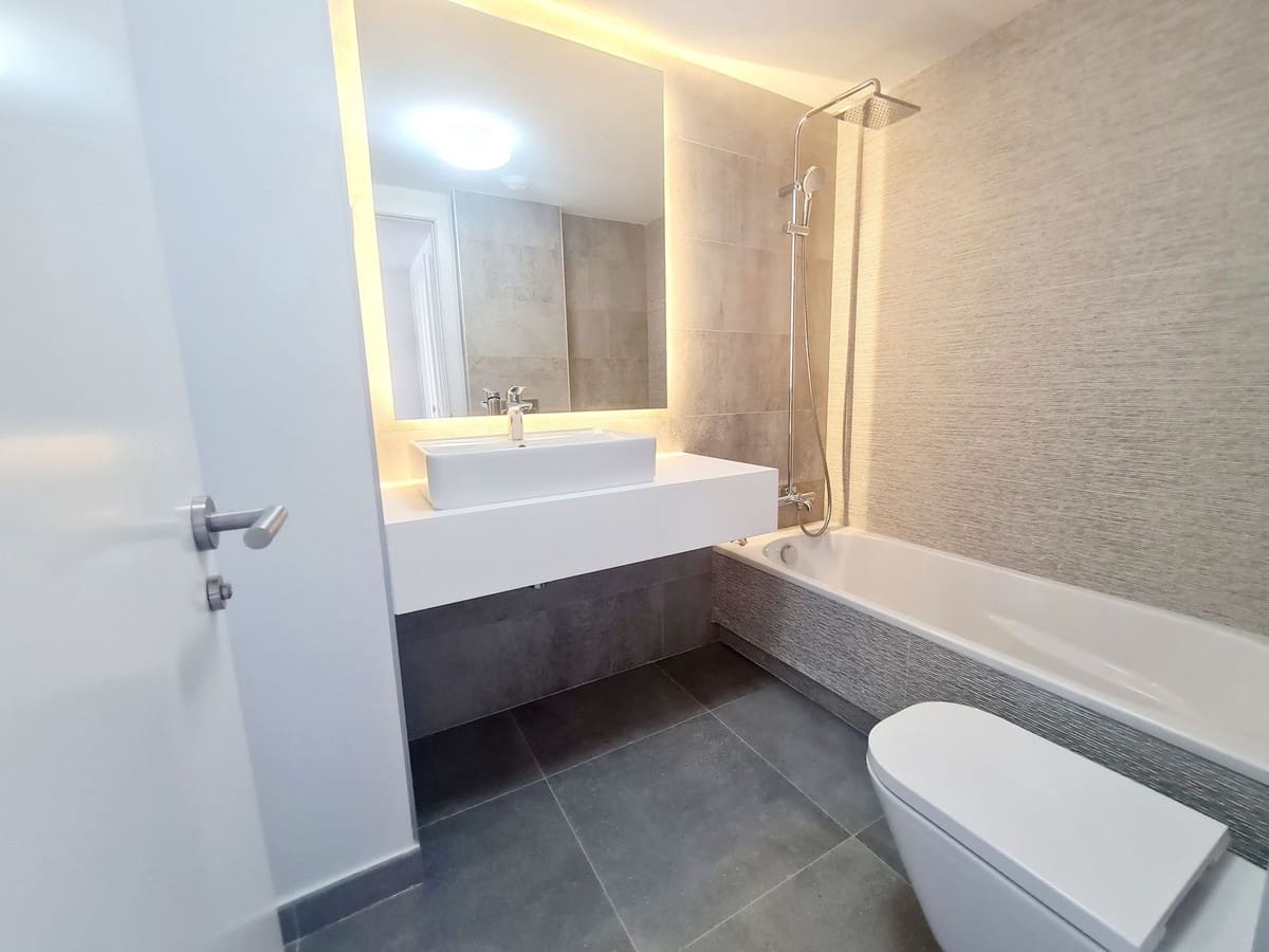 3 quarto Moradia em Banda para arrendar em El Faro com garagem - 3 400 € (Ref: 8498658)