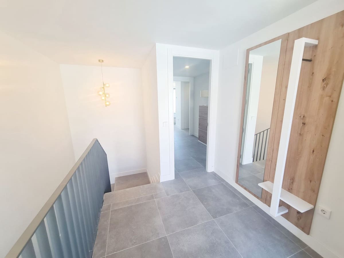 3 quarto Moradia em Banda para arrendar em El Faro com garagem - 3 400 € (Ref: 8498658)