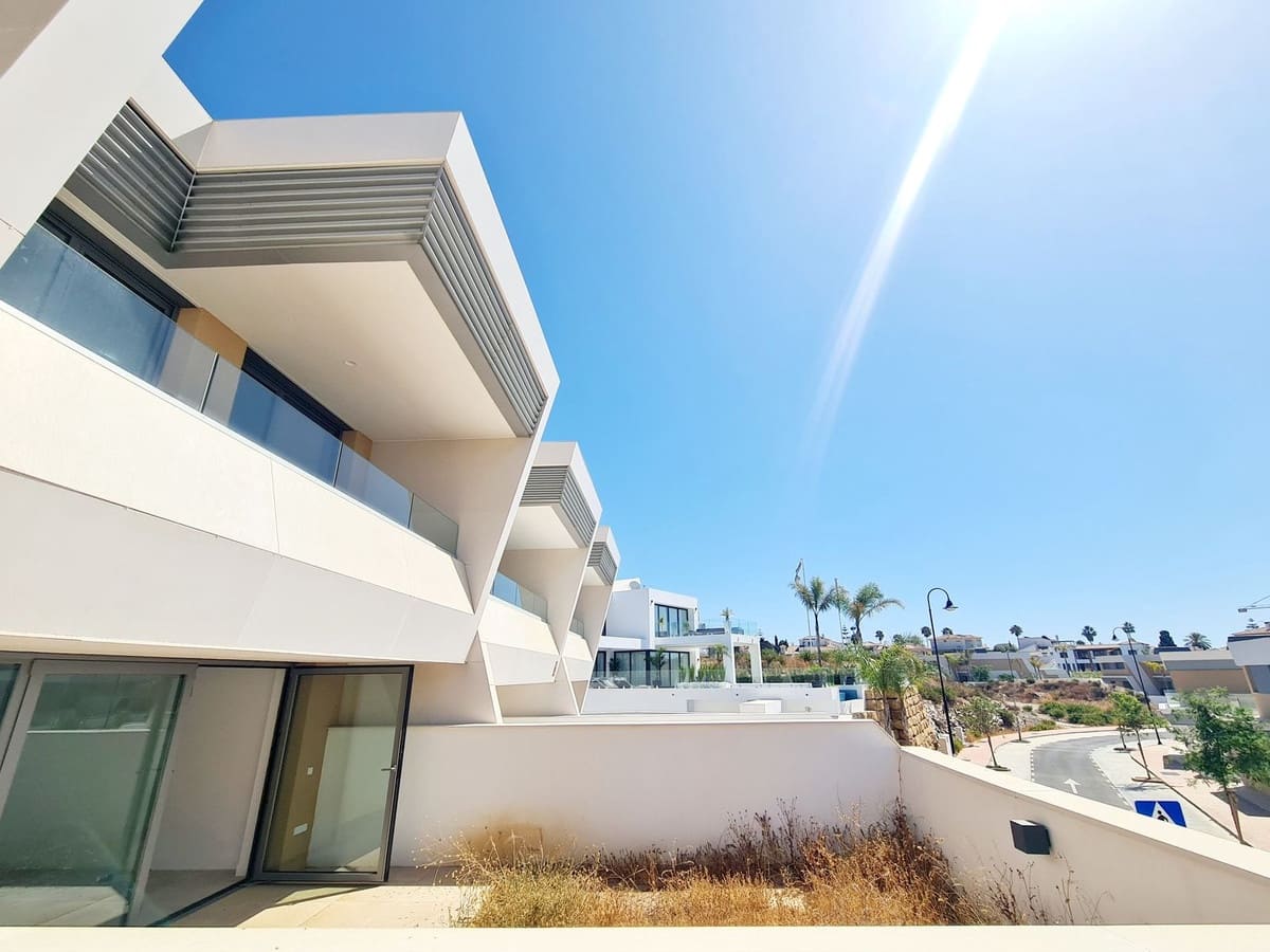 3 quarto Moradia em Banda para arrendar em El Faro com garagem - 3 400 € (Ref: 8498658)