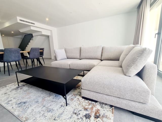 3 soverom Rekkehus til leie i El Faro, Mijas med garasje - € 3 400 (Ref: 8498658)