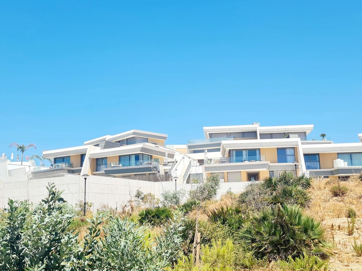 3 quarto Moradia em Banda para arrendar em El Faro com garagem - 3 400 € (Ref: 8498658)