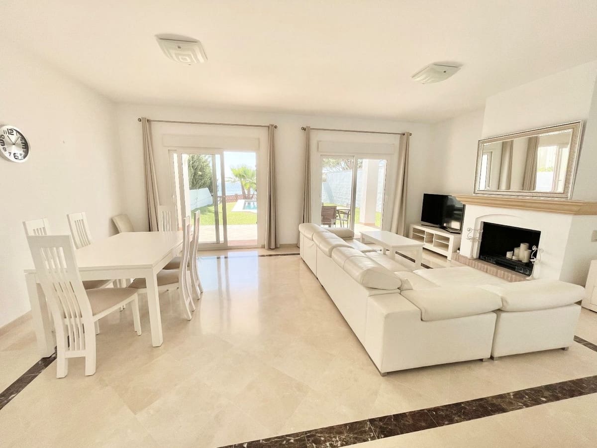 4 soveværelse Villa til leje i Mijas Costa med garage - € 5.500 (Ref: 8504079)
