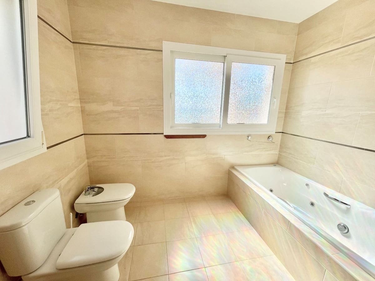 4 soveværelse Villa til leje i Mijas Costa med garage - € 5.500 (Ref: 8504079)