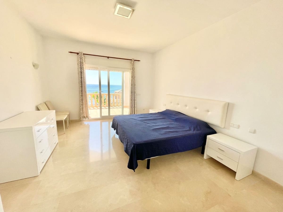 4 soveværelse Villa til leje i Mijas Costa med garage - € 5.500 (Ref: 8504079)