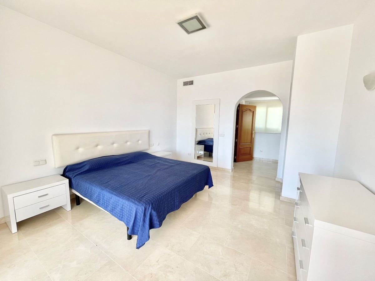 4 soveværelse Villa til leje i Mijas Costa med garage - € 5.500 (Ref: 8504079)