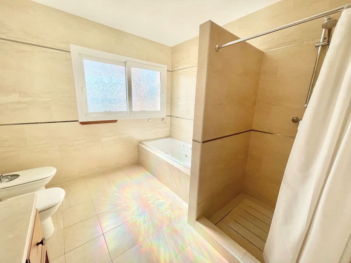 4 soveværelse Villa til leje i Mijas Costa med garage - € 5.500 (Ref: 8504079)