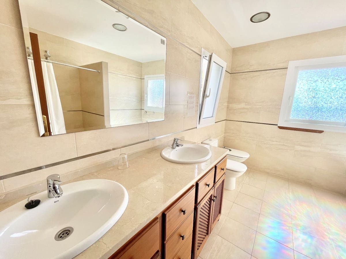 4 soveværelse Villa til leje i Mijas Costa med garage - € 5.500 (Ref: 8504079)