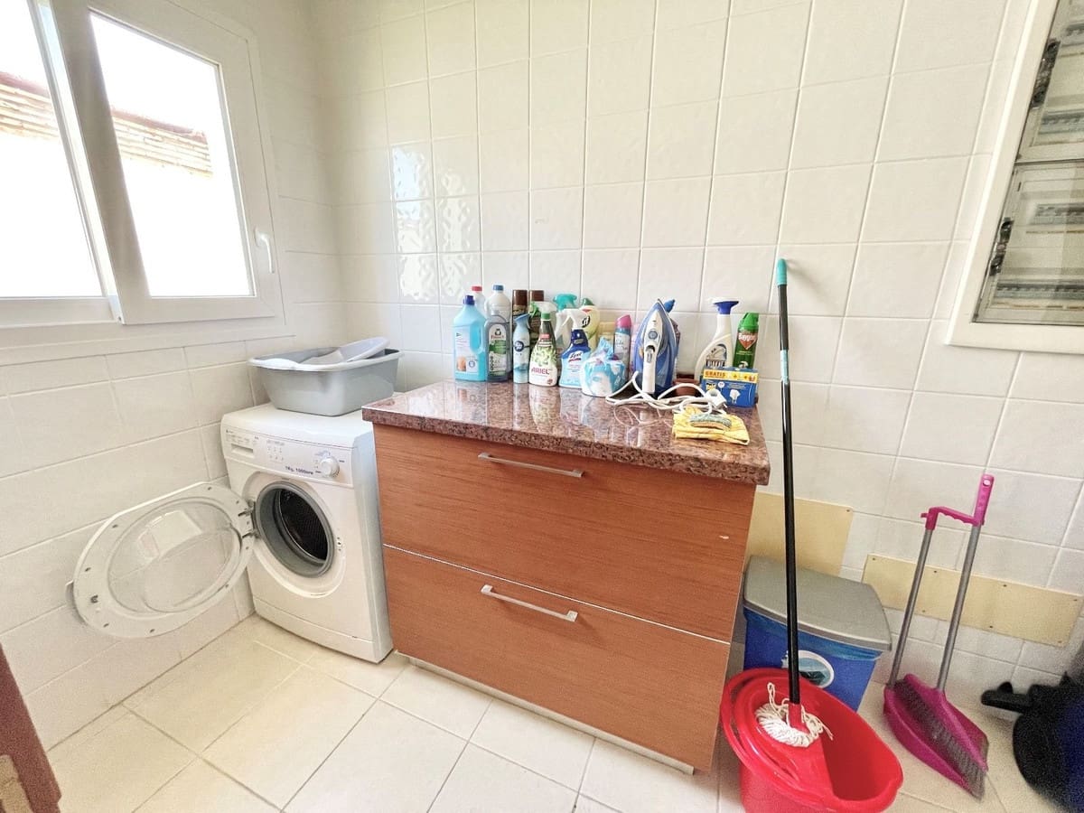 4 soveværelse Villa til leje i Mijas Costa med garage - € 5.500 (Ref: 8504079)