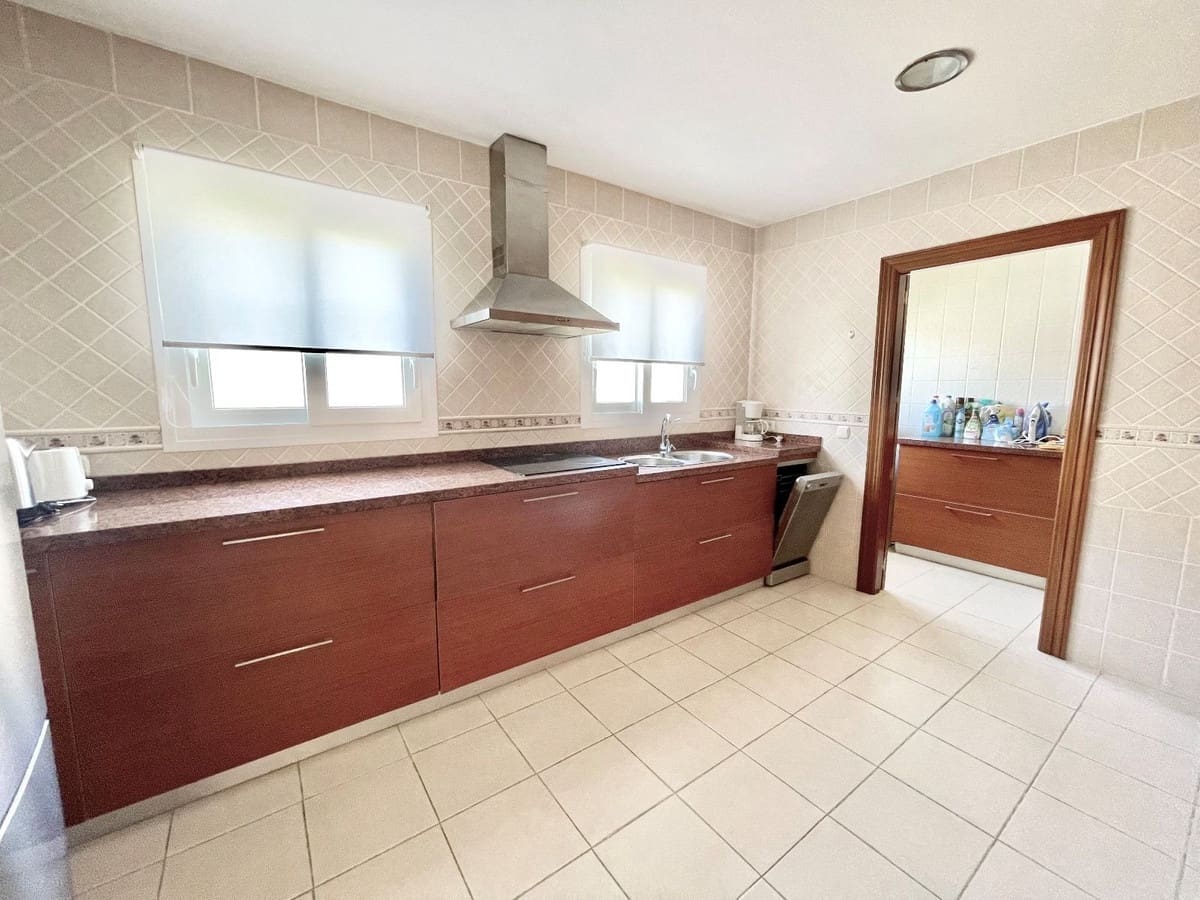 4 soveværelse Villa til leje i Mijas Costa med garage - € 5.500 (Ref: 8504079)