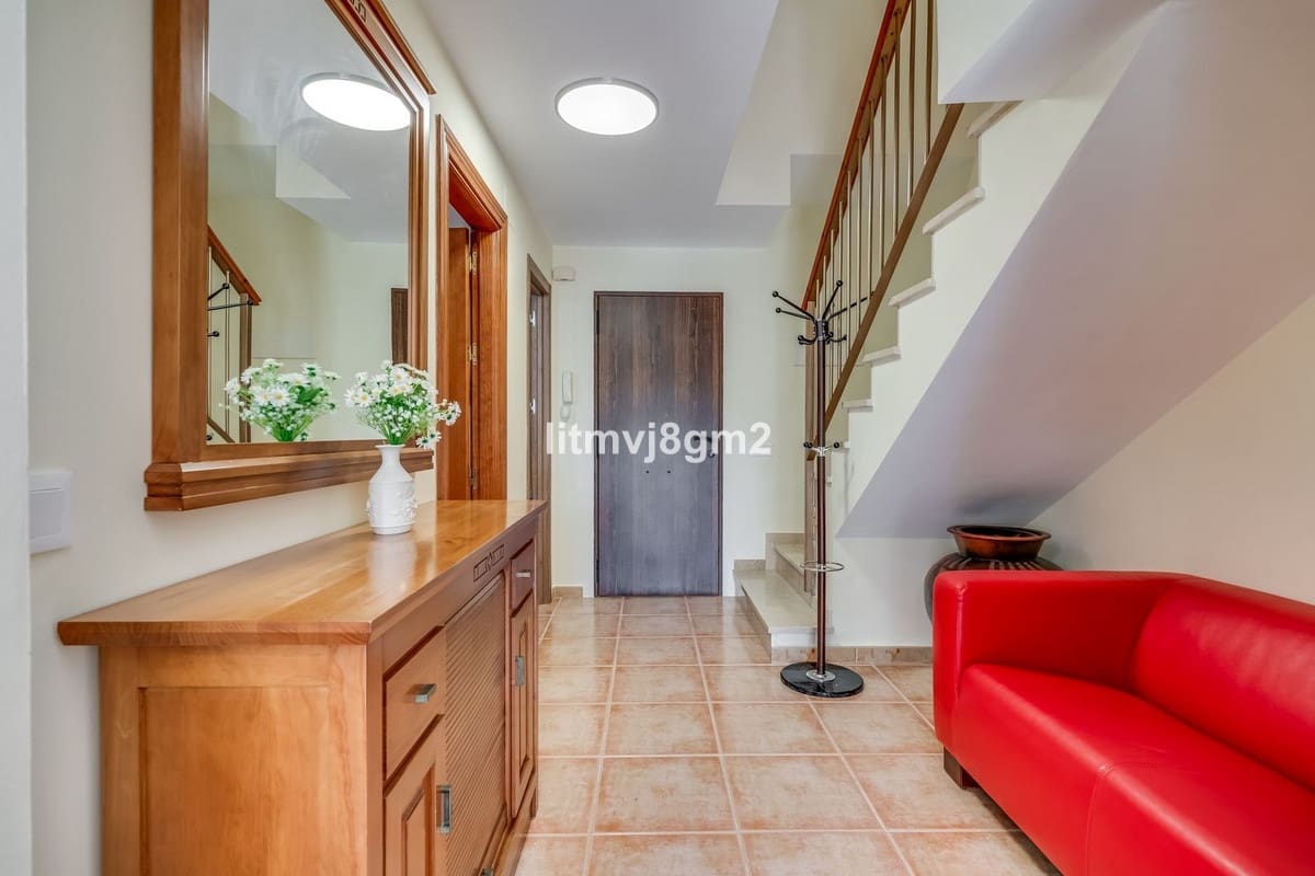 3 slaapkamer Rijtjeshuis te huur in Calahonda met garage - € 2.400 (Ref: 8556728)