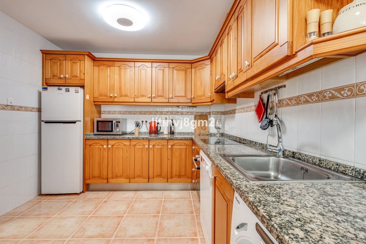 3 slaapkamer Rijtjeshuis te huur in Calahonda met garage - € 2.400 (Ref: 8556728)