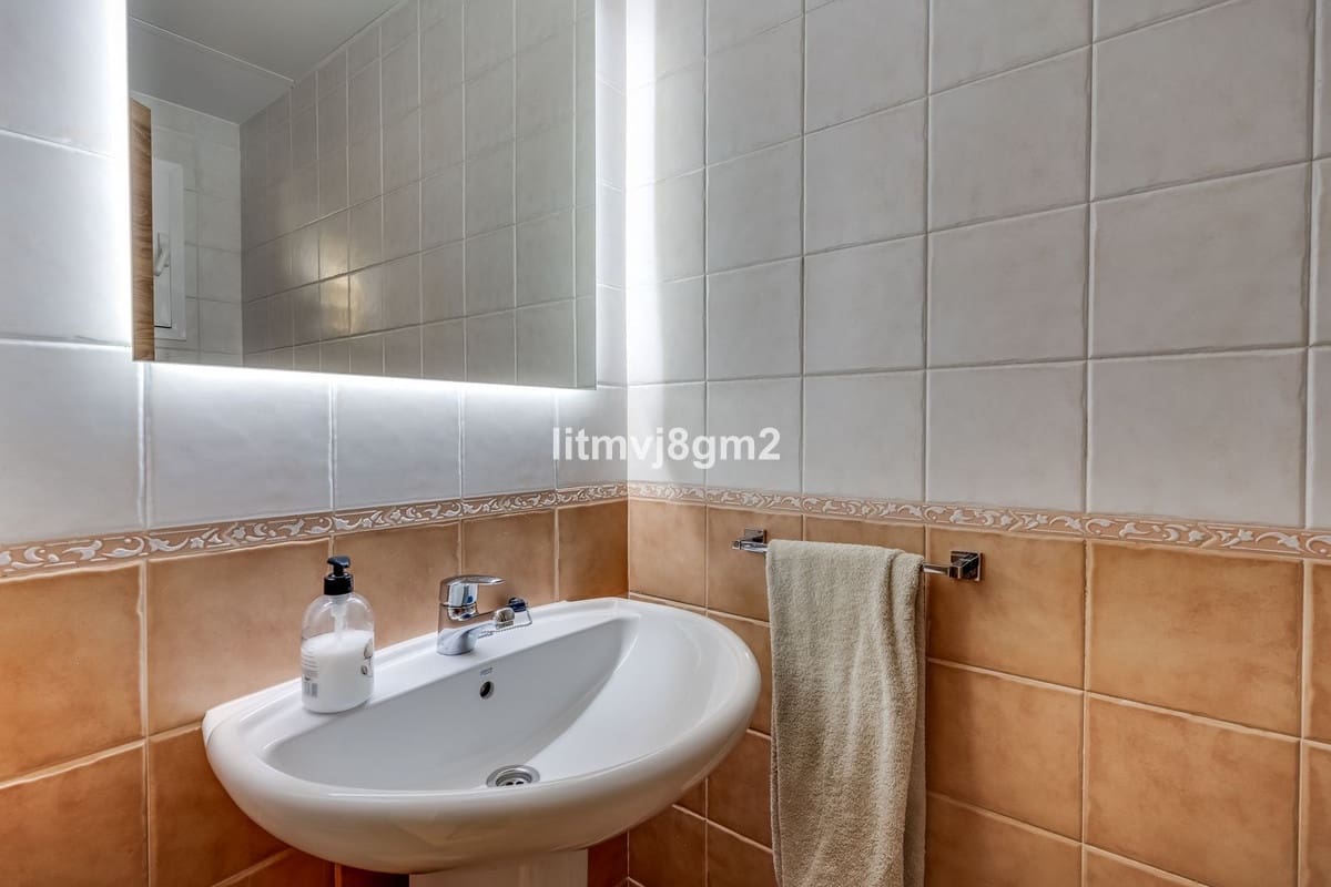 3 slaapkamer Rijtjeshuis te huur in Calahonda met garage - € 2.400 (Ref: 8556728)