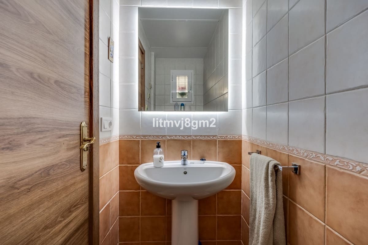 3 slaapkamer Rijtjeshuis te huur in Calahonda met garage - € 2.400 (Ref: 8556728)