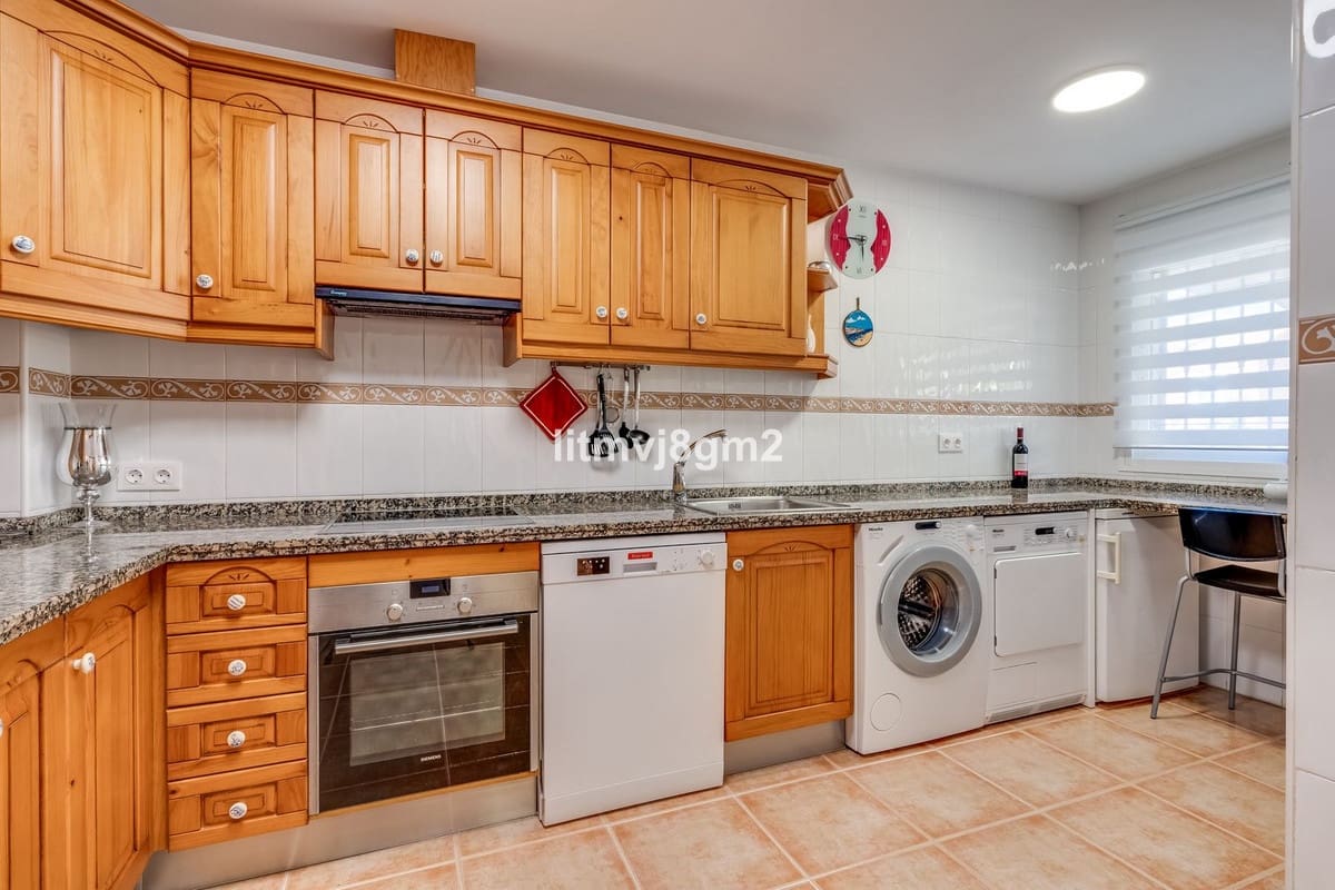 3 slaapkamer Rijtjeshuis te huur in Calahonda met garage - € 2.400 (Ref: 8556728)