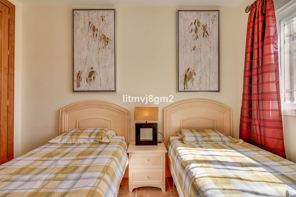 3 slaapkamer Rijtjeshuis te huur in Calahonda met garage - € 2.400 (Ref: 8556728)