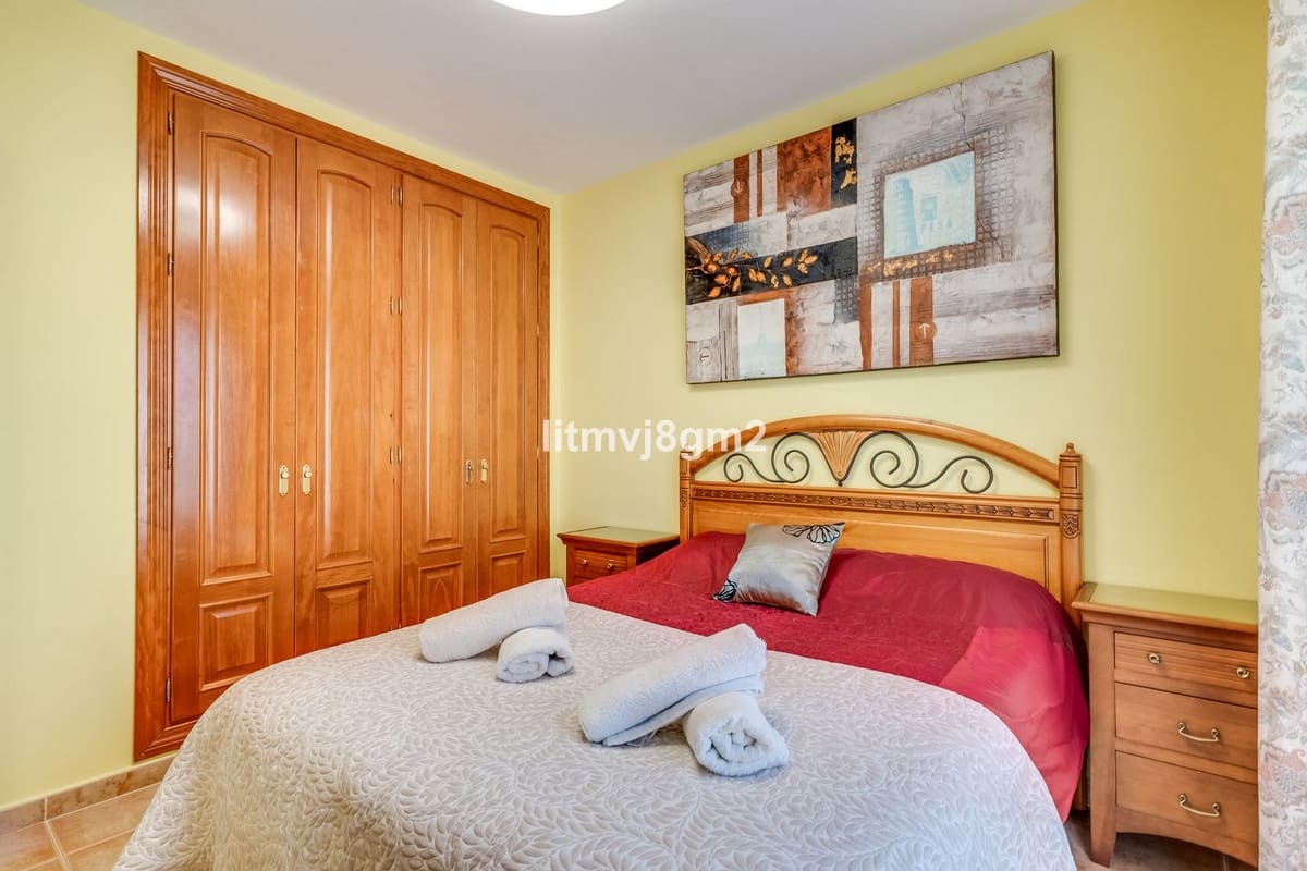 3 slaapkamer Rijtjeshuis te huur in Calahonda met garage - € 2.400 (Ref: 8556728)