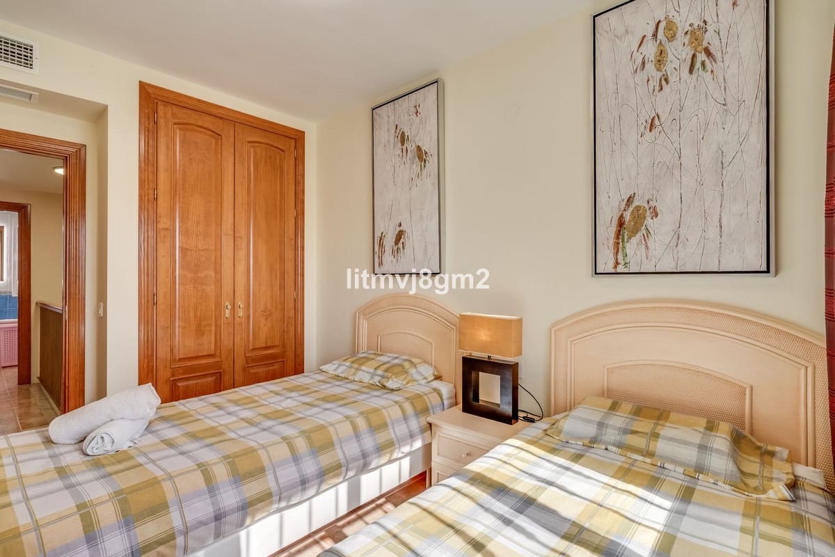 3 slaapkamer Rijtjeshuis te huur in Calahonda met garage - € 2.400 (Ref: 8556728)