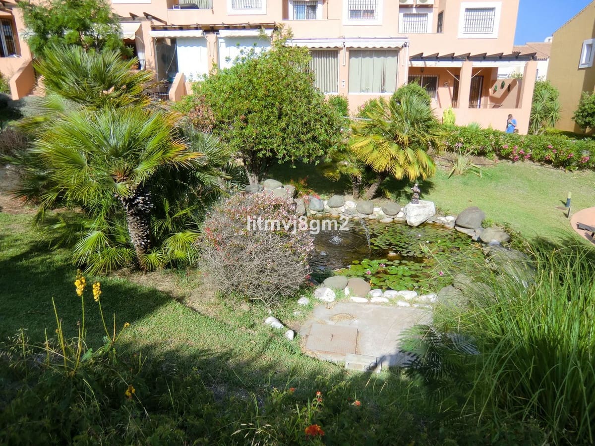 3 slaapkamer Rijtjeshuis te huur in Calahonda met garage - € 2.400 (Ref: 8556728)