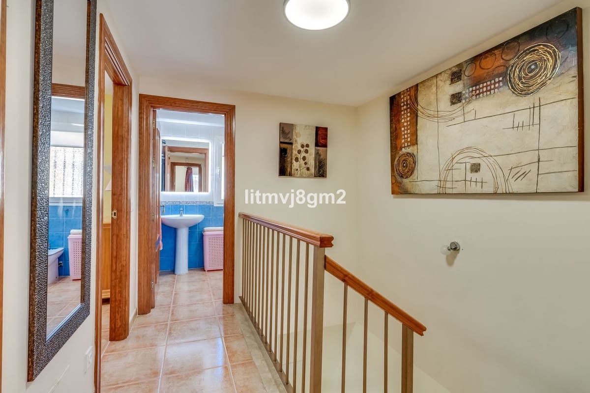 3 slaapkamer Rijtjeshuis te huur in Calahonda met garage - € 2.400 (Ref: 8556728)