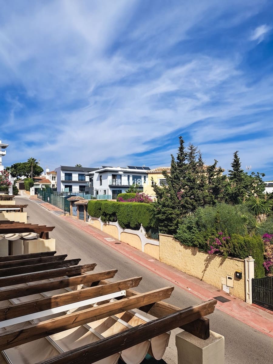 3 slaapkamer Rijtjeshuis te huur in Calahonda met garage - € 2.400 (Ref: 8556728)