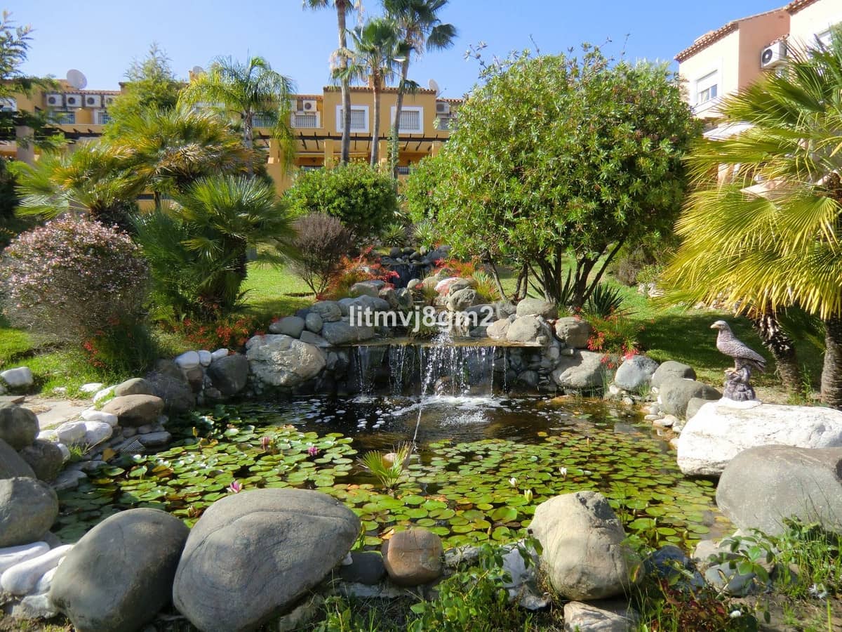 3 slaapkamer Rijtjeshuis te huur in Calahonda met garage - € 2.400 (Ref: 8556728)