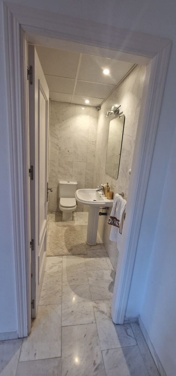 4 soverom Villa til leie i Marbella med garasje - € 5 500 (Ref: 8582043)